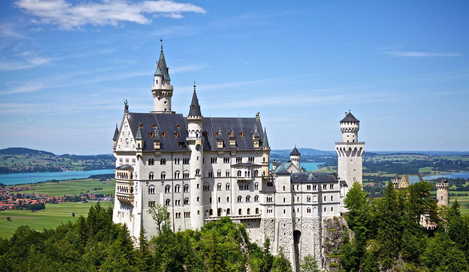 قصر نوی شوان اشتاین، قلعه ای در قلب کوه های آلپ