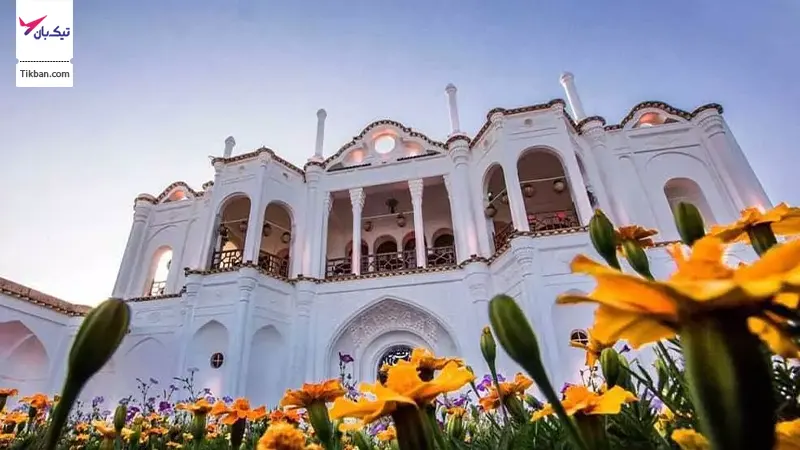 باغ فتح آباد کرمان در شب